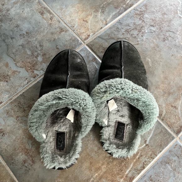 UGG Men Black Scuff Leather Slipper - Picture 4 of 5